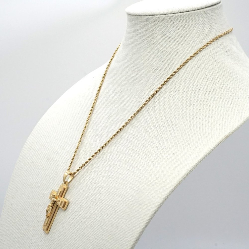 Beautiful stainless steel gold crucifix with gold chain and engraving. - Picture 4 of 8
